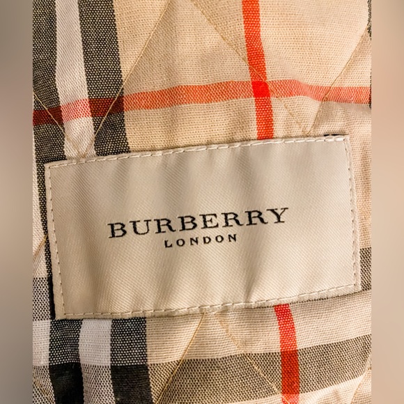 Authentic BURBERRY XS Quilted Barn Jacket, Cream Ivory Off-White - Picture 5 of 15